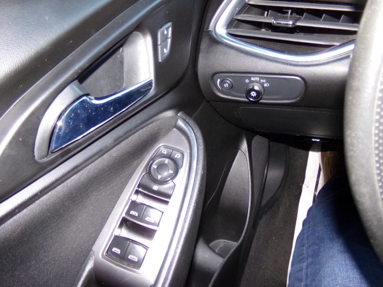 Used 2021 Chevrolet Malibu LT image 45