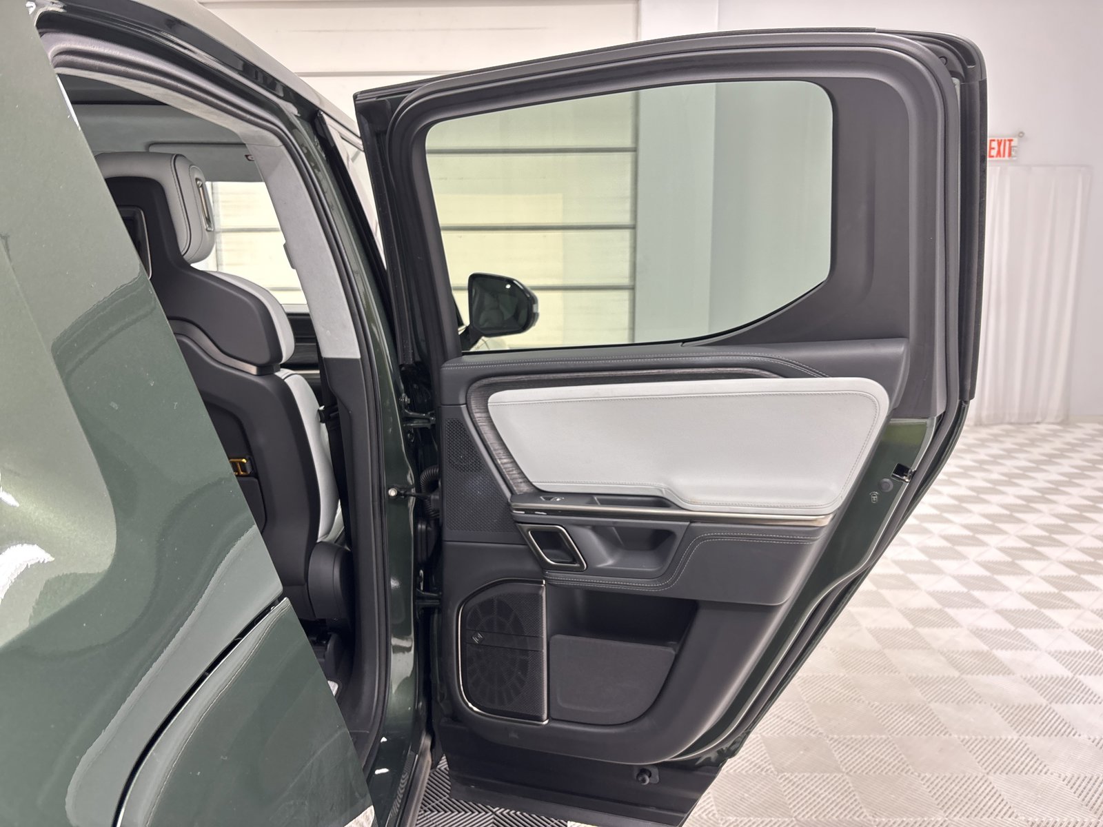 Used 2023 Rivian R1T Adventure image 19