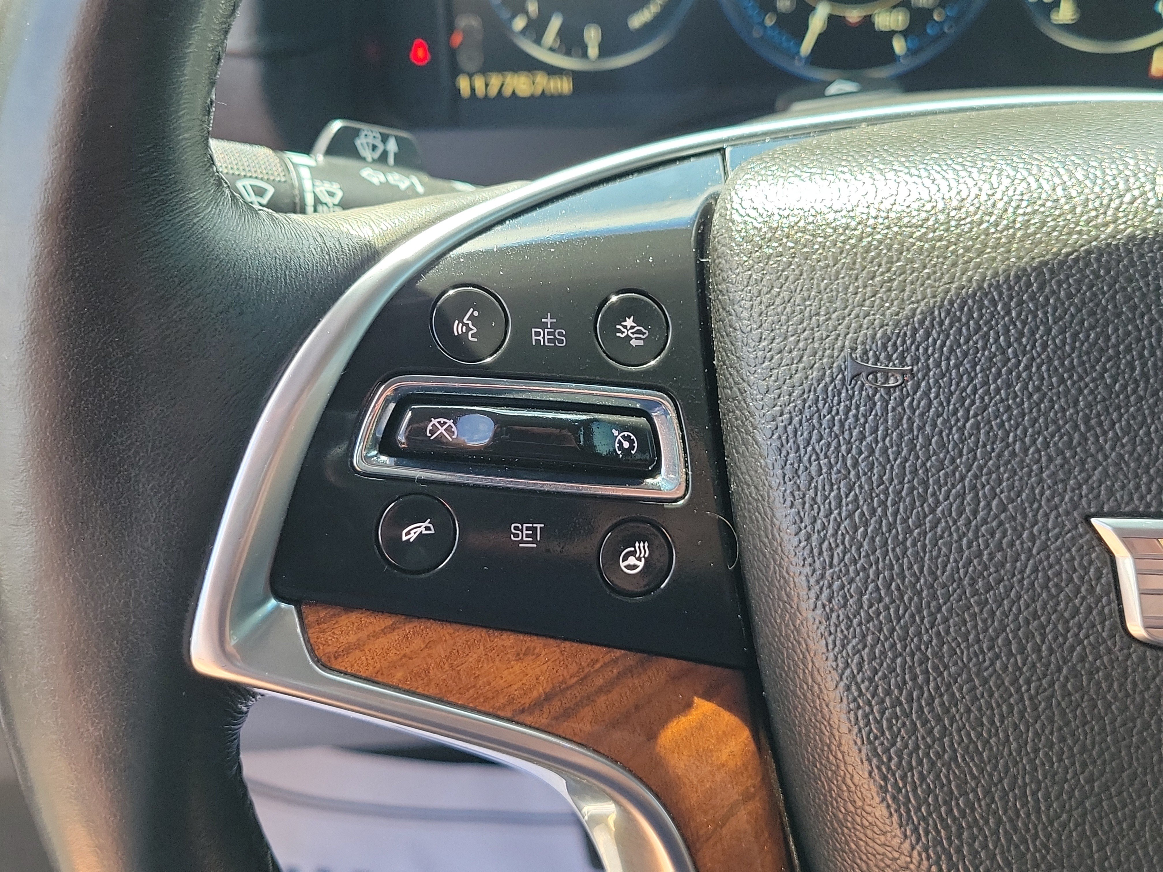 Used 2015 Cadillac Escalade Luxury AWD/4WD image 24
