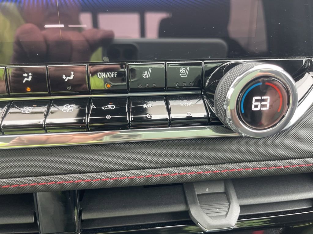 Used 2025 Chevrolet Colorado Z71 w/ Midnight Edition image 34