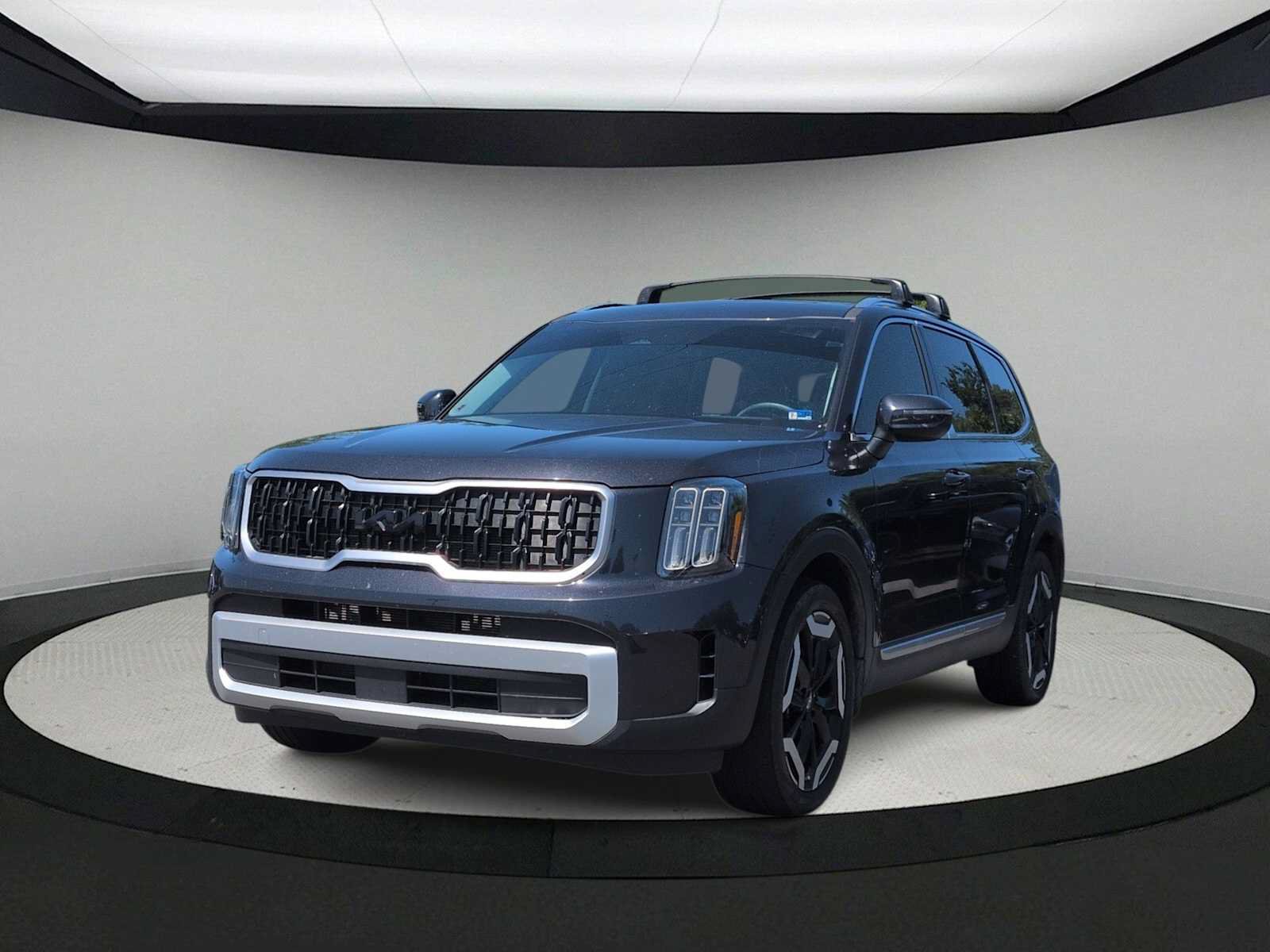 Used 2025 Kia Telluride EX w/ EX Captain's Chair Package AWD/4WD image 4