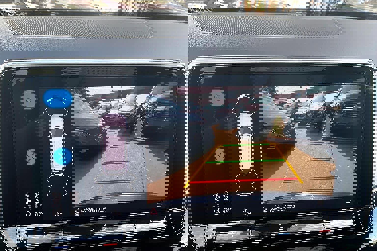 Used 2025 Volkswagen Atlas Cross Sport SE AWD/4WD image 28