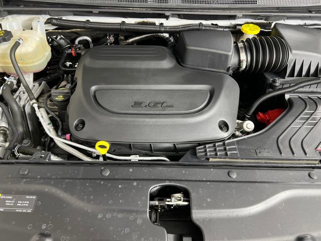 Used 2023 Chrysler Voyager LX image 23