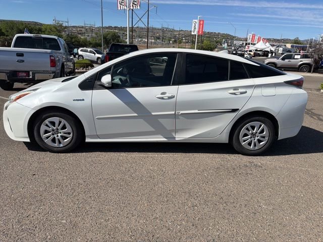 Used 2017 Toyota Prius Two w/ Carpet Mat Package FWD image 4