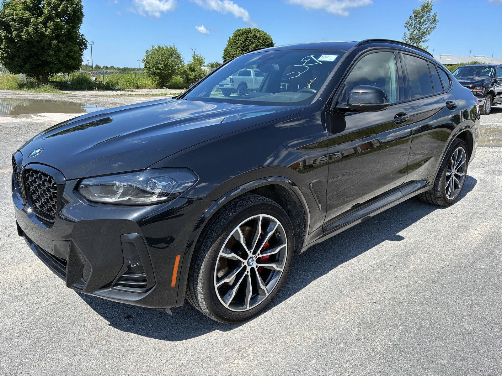 Used 2022 BMW X4 xDrive30i AWD/4WD image 3