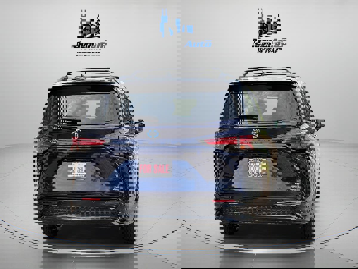 Used 2021 Toyota Sienna XSE image 5