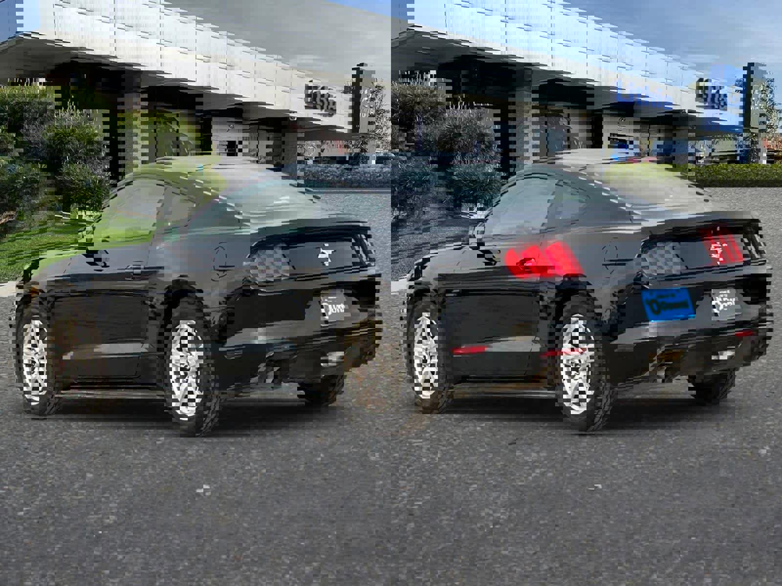 Used 2015 Ford Mustang Coupe image 6