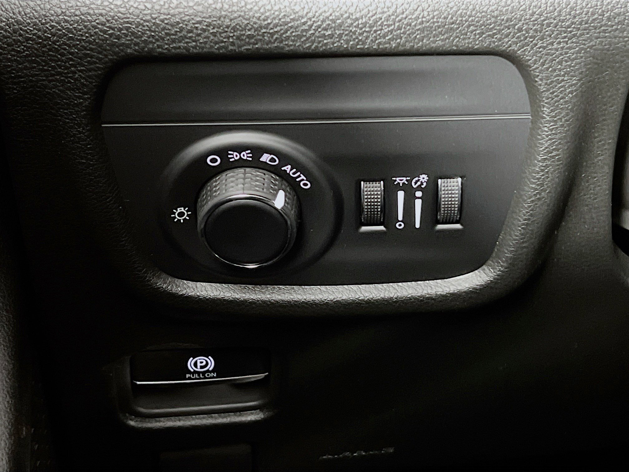 New 2025 Jeep Grand Cherokee L Altitude image 13