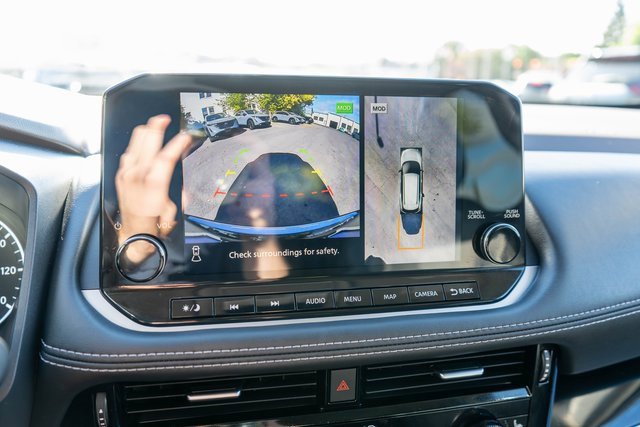 Used 2023 Nissan Rogue SL w/ SL Premium Package image 28