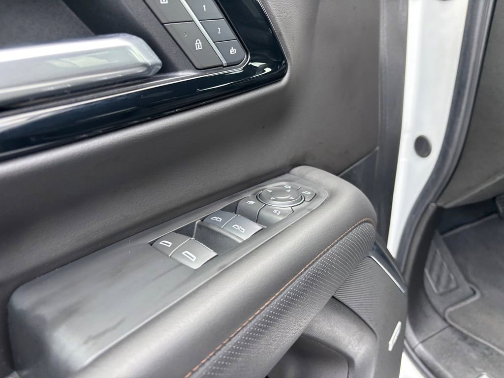 Used 2025 Chevrolet Suburban High Country AWD/4WD image 23