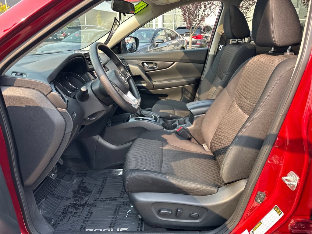 Used 2018 Nissan Rogue SV AWD/4WD image 12