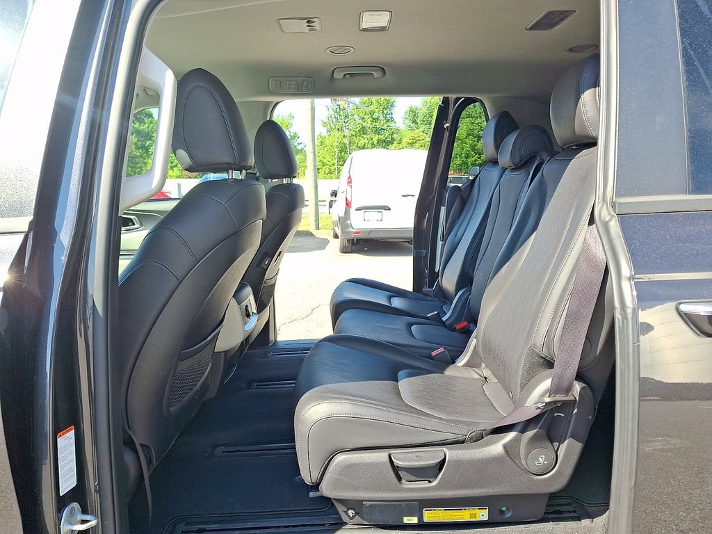 Used 2024 Kia Carnival LX FWD image 10