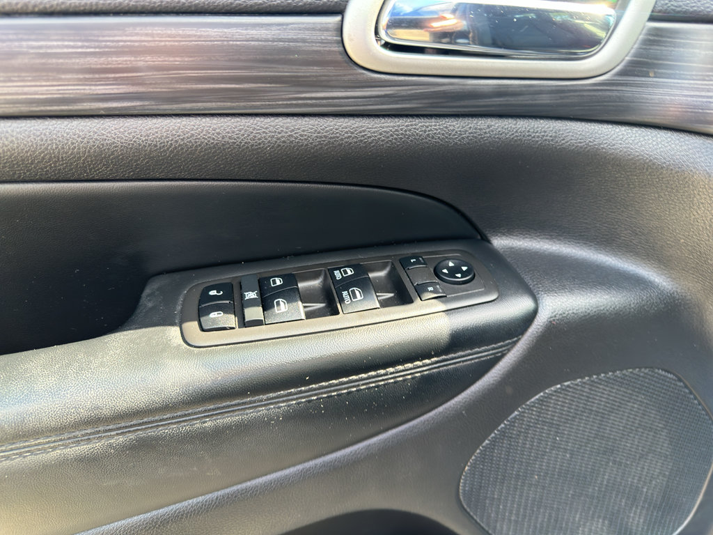 Used 2021 Jeep Grand Cherokee Laredo AWD/4WD image 9