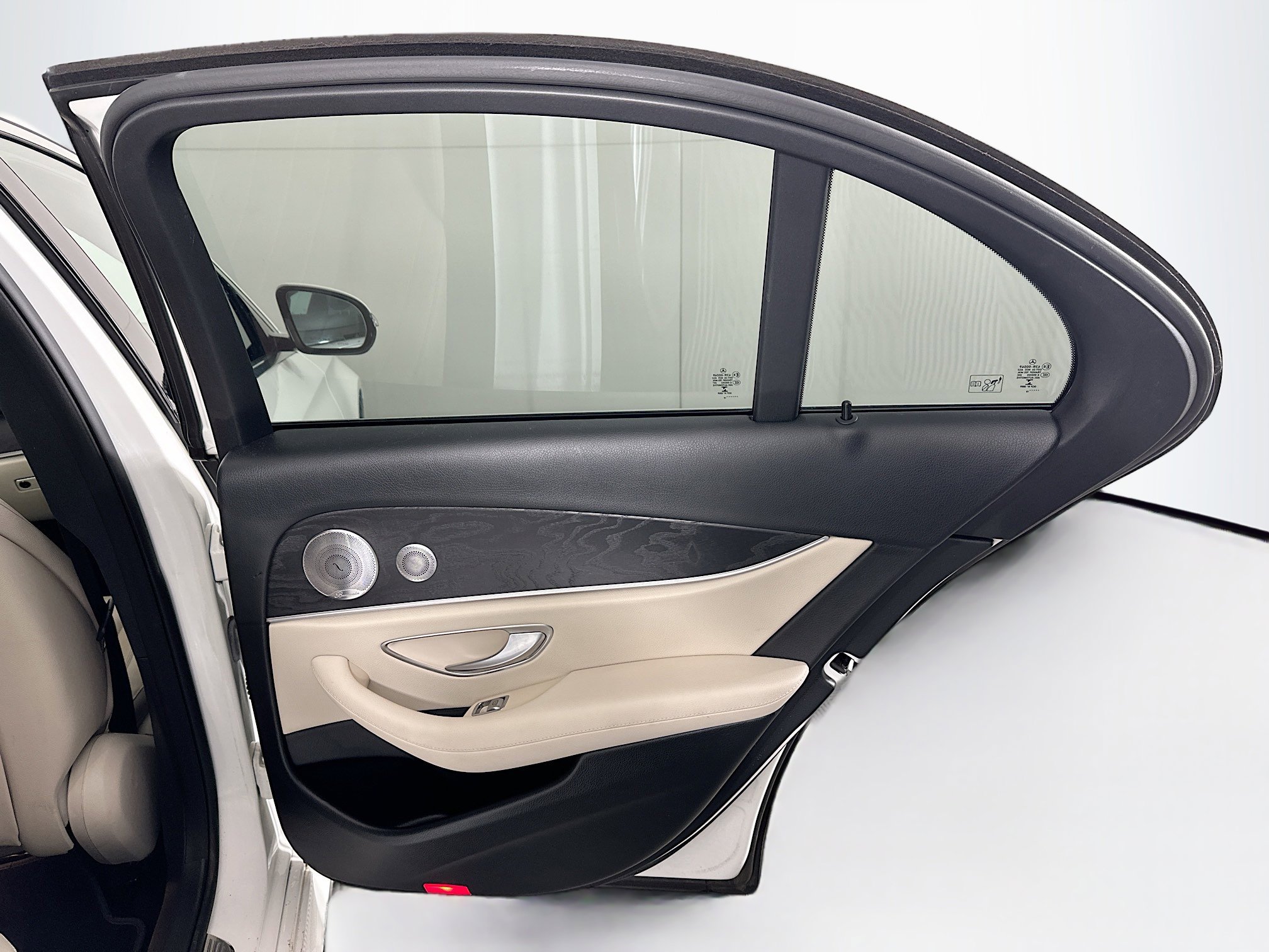 Used 2018 Mercedes-Benz E 300 image 32