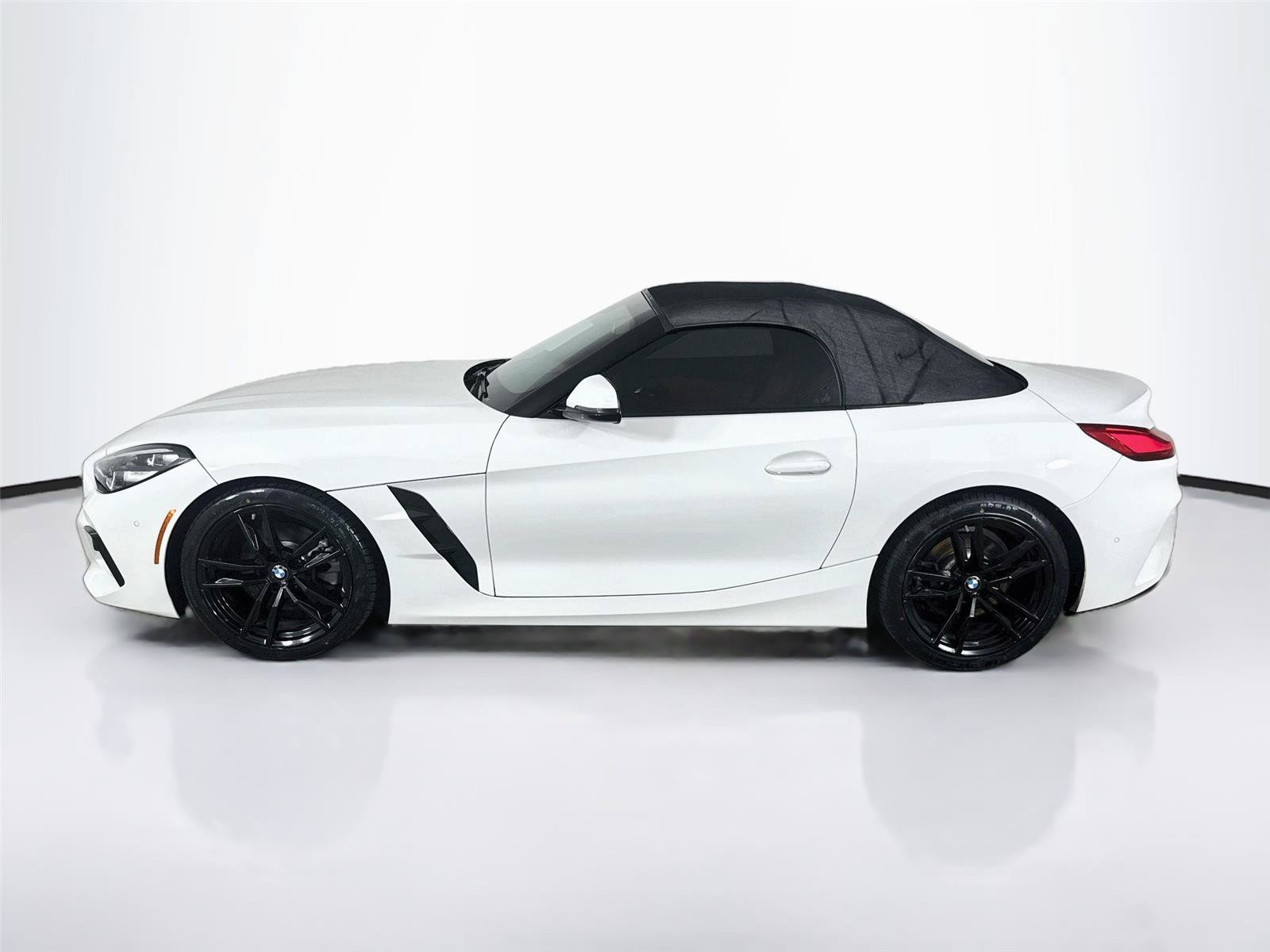 Used 2019 BMW Z4 sDrive30i w/ M Sport Package RWD image 2