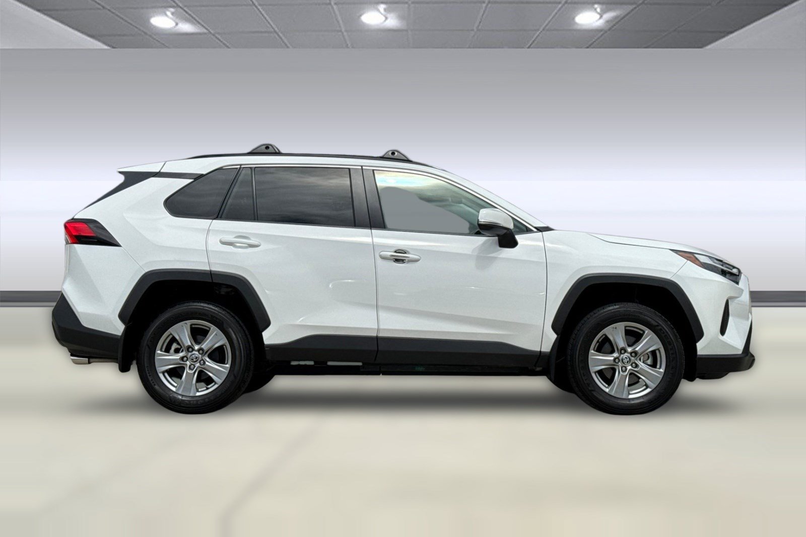 Used 2024 Toyota RAV4 XLE w/ Convenience Package FWD image 7