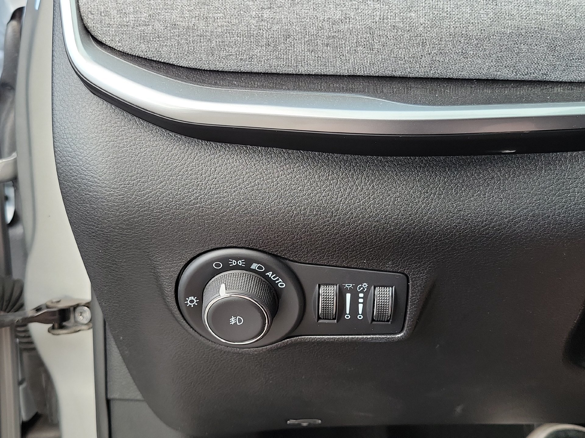 Certified 2024 Jeep Compass Latitude AWD/4WD image 12