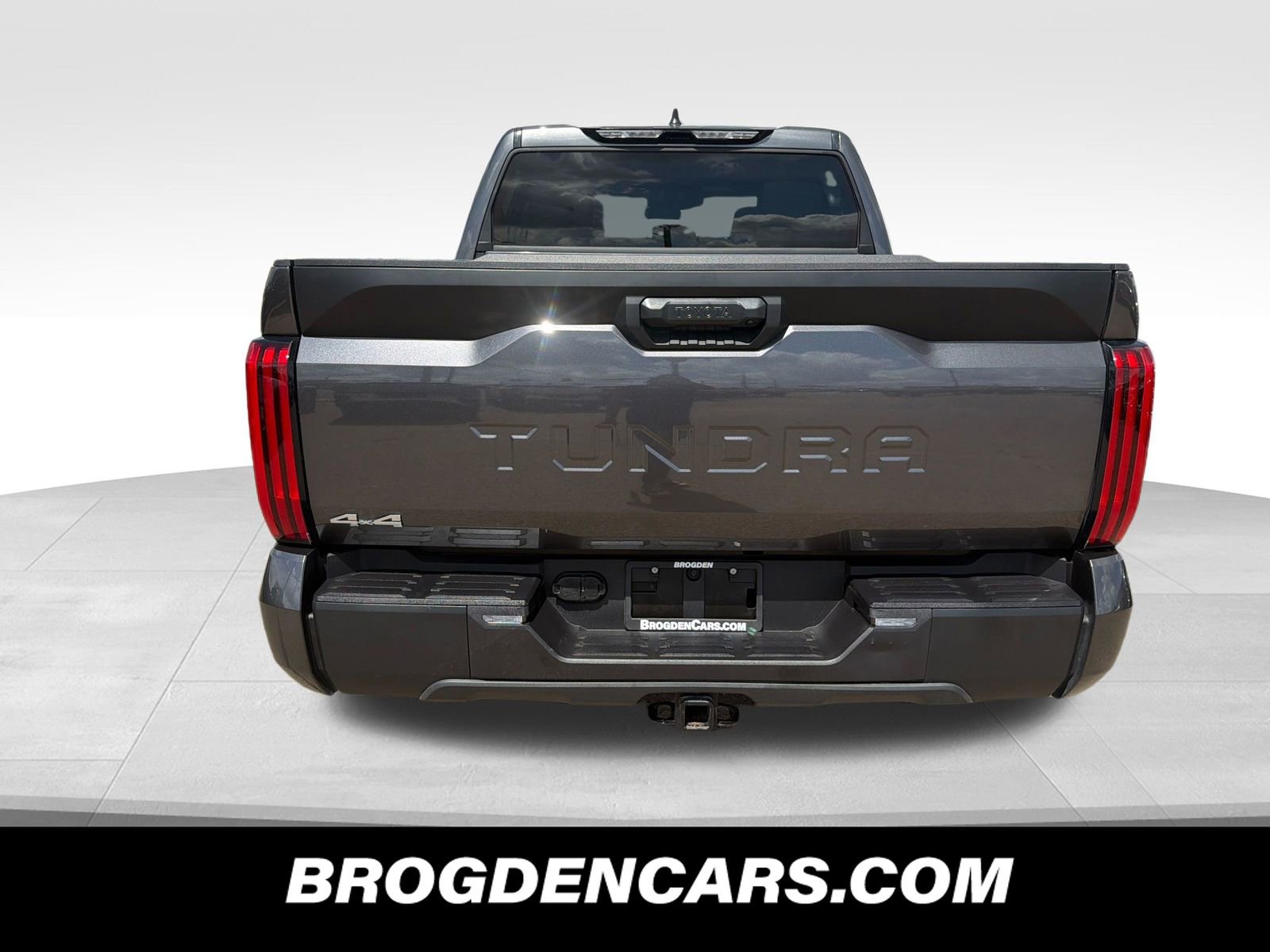 Used 2025 Toyota Tundra SR5 w/ SR5 Premium Package AWD/4WD image 7