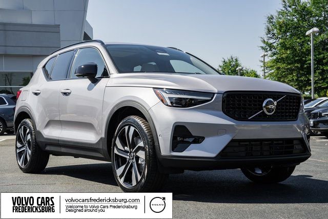 Used 2026 Volvo XC40 B5 Plus w/ Protection Package Premier AWD/4WD image 1