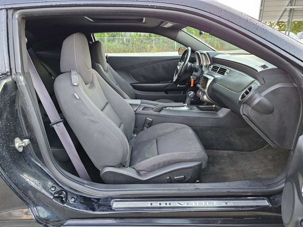 Used 2015 Chevrolet Camaro LT w/ RS Package image 8