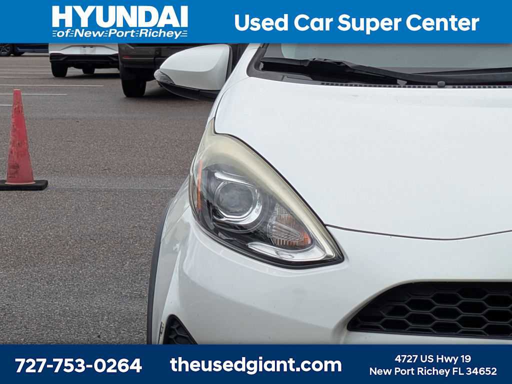 Used 2018 Toyota Prius C Two image 9
