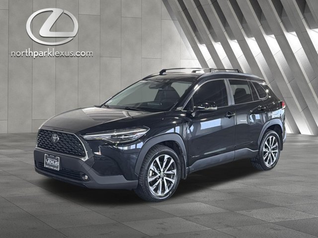 Used 2024 Toyota Corolla Cross XLE FWD image 3