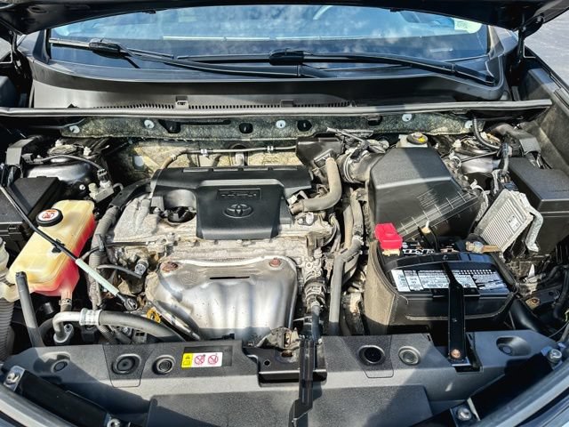 Used 2018 Toyota RAV4 LE w/ All Weather Liner Package AWD/4WD image 12