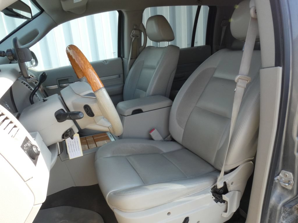 Used 2008 Chrysler Aspen Limited AWD/4WD image 6