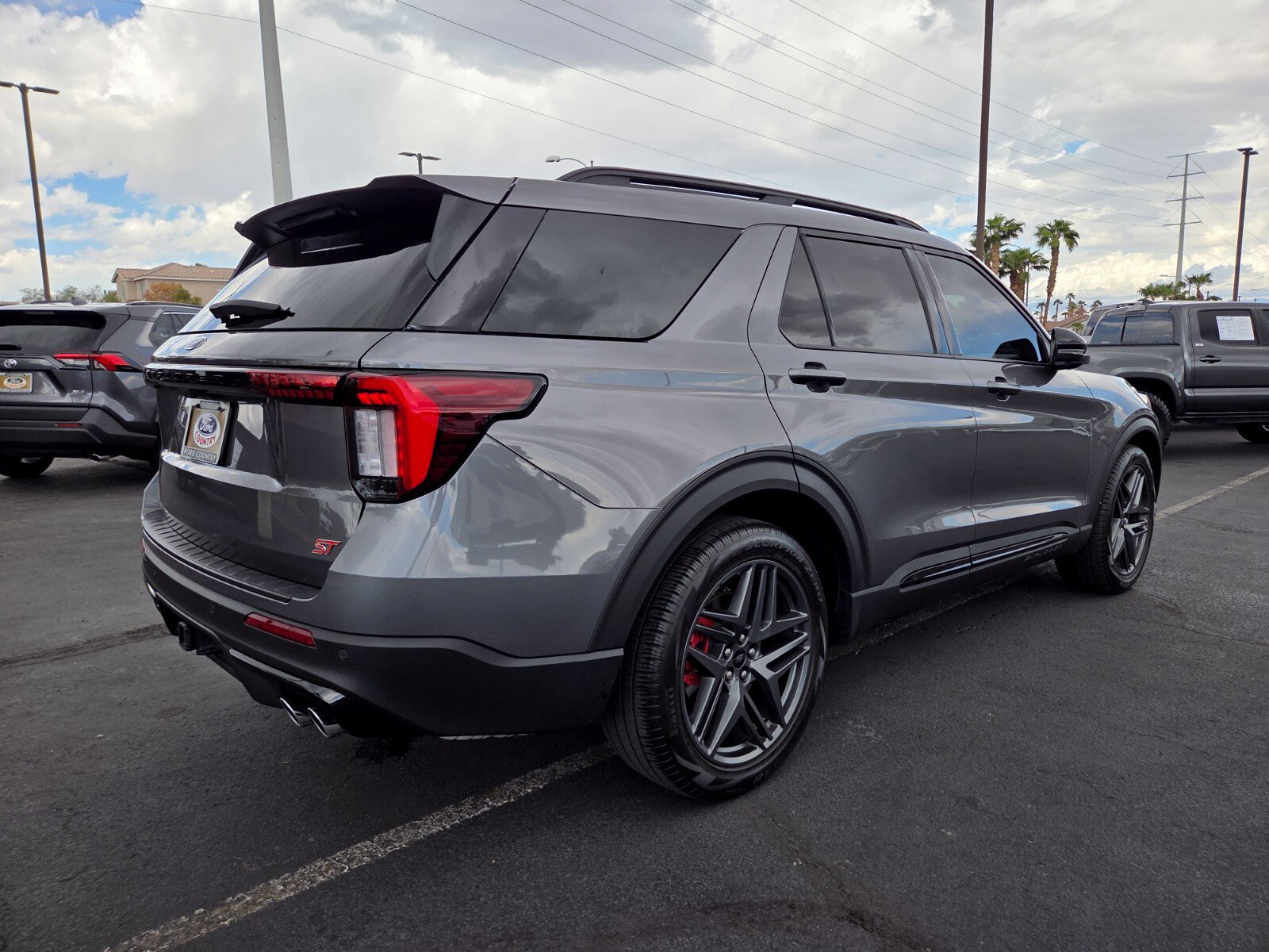 Used 2025 Ford Explorer ST AWD/4WD image 6