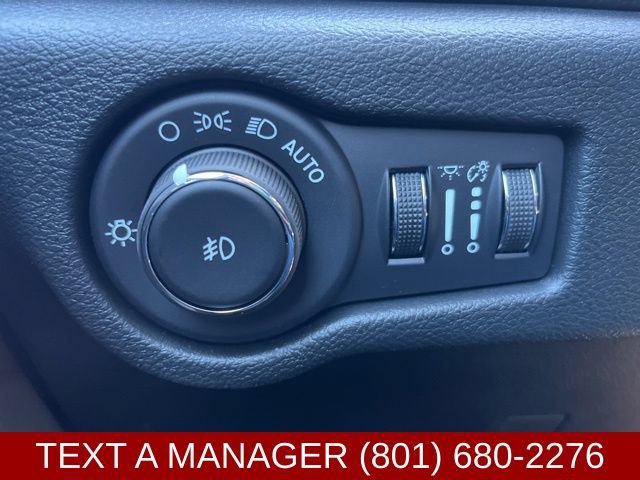 New 2026 Chrysler Pacifica Select FWD image 26