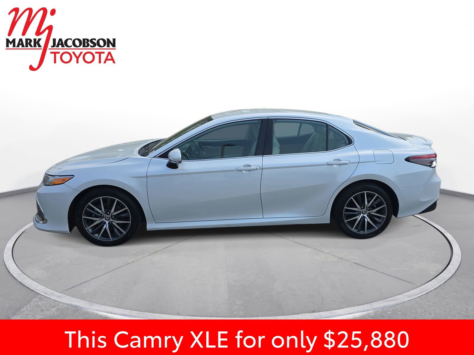 Used 2024 Toyota Camry XLE image 14