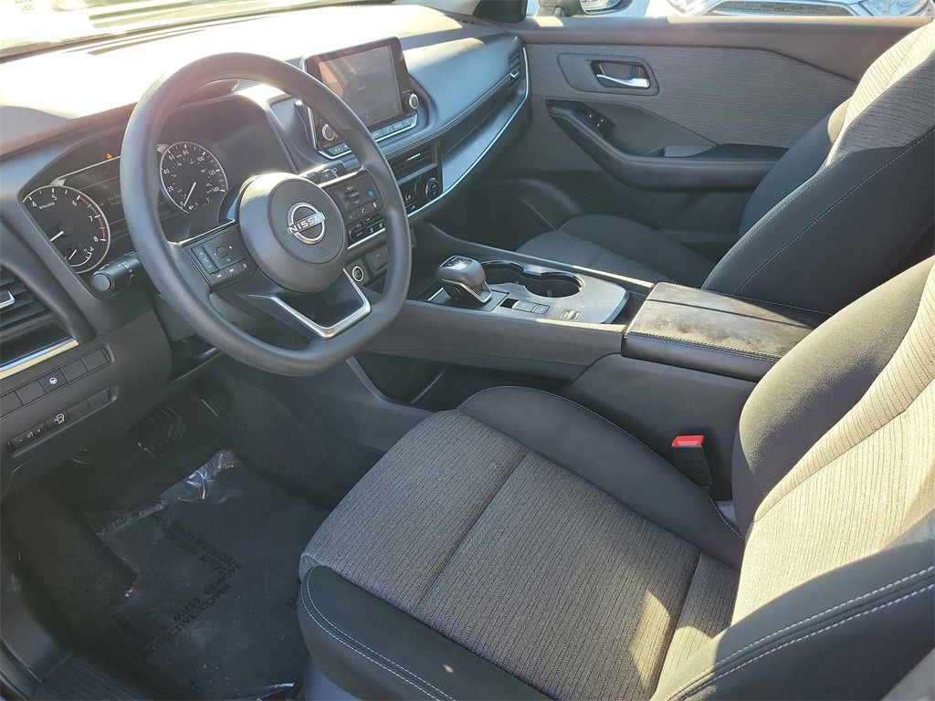 Used 2023 Nissan Rogue SV image 11