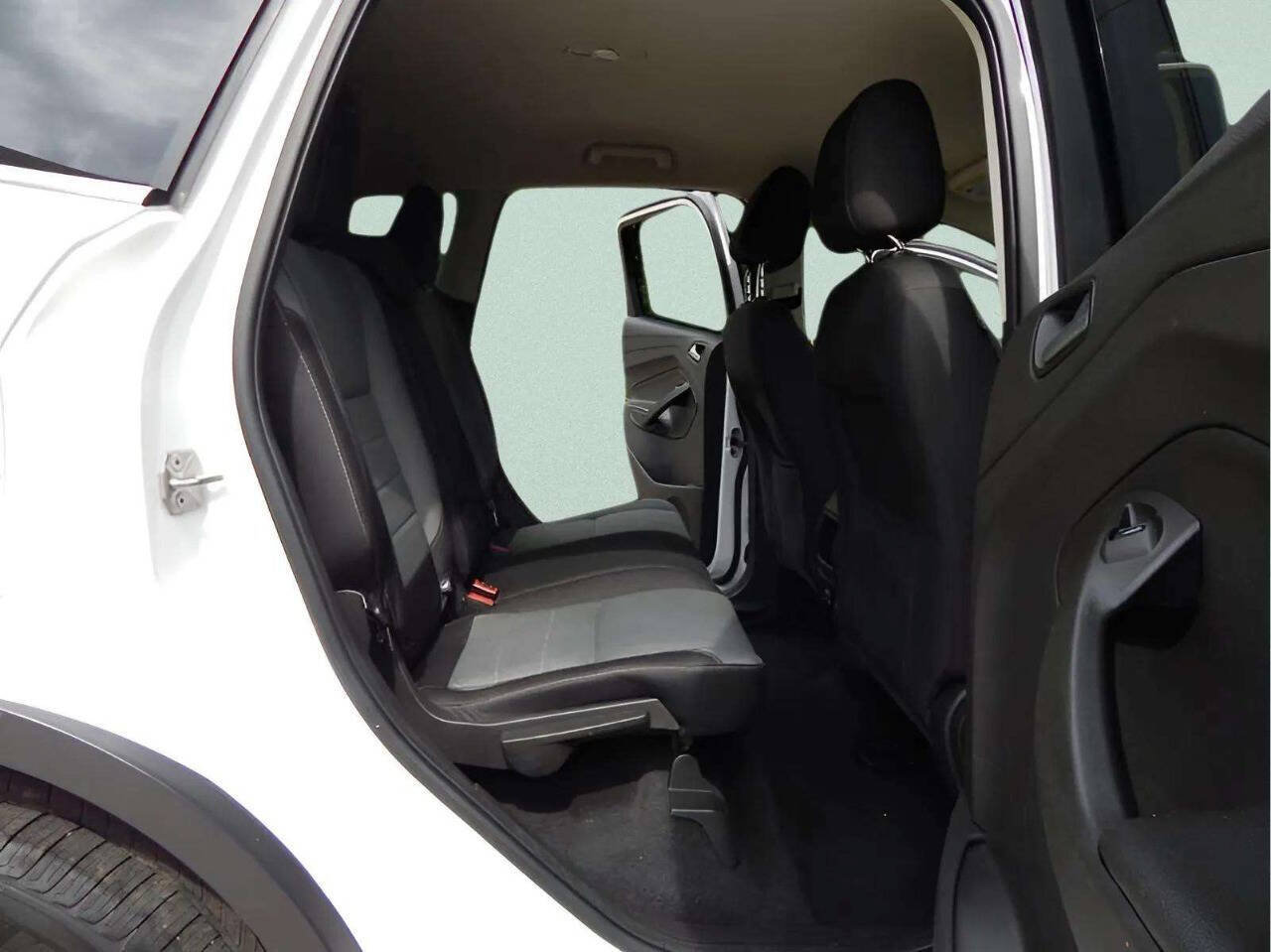 Used 2016 Ford Escape SE AWD/4WD image 40