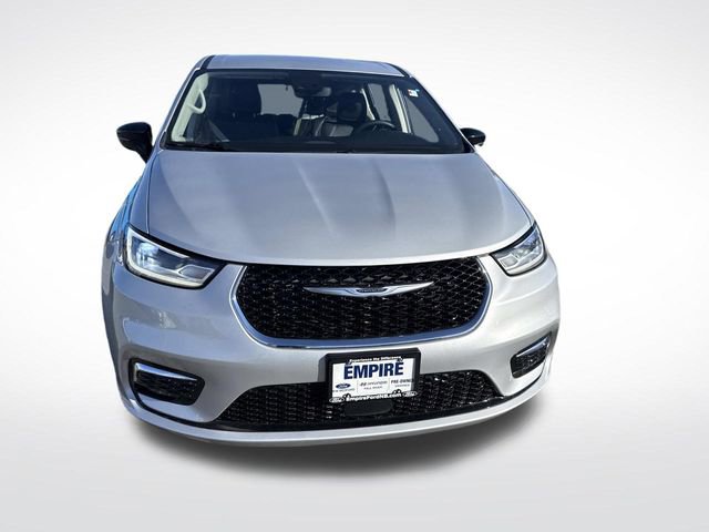 Used 2024 Chrysler Pacifica Touring-L FWD image 11