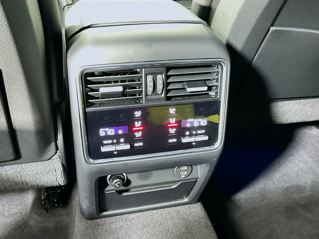 Certified 2023 Porsche Cayenne Platinum Edition image 26