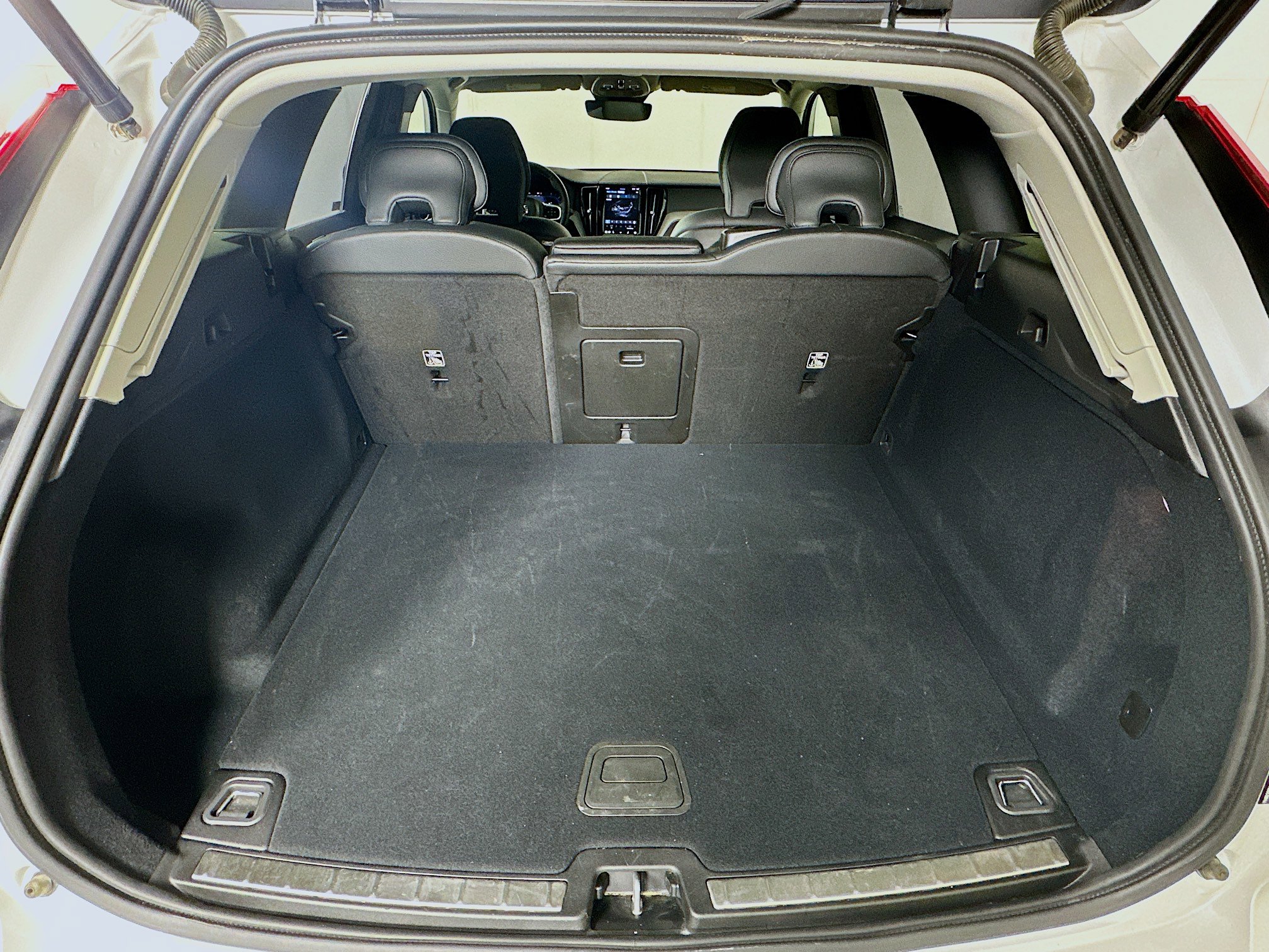 Used 2025 Volvo XC60 B5 Plus image 29