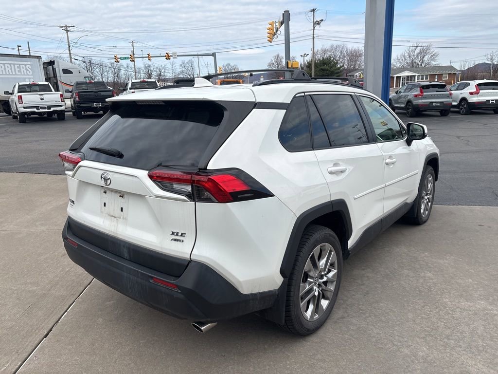 Used 2020 Toyota RAV4 XLE Premium image 6