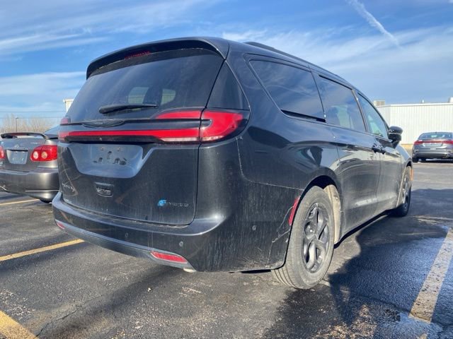 Used 2024 Chrysler Pacifica Premium image 10