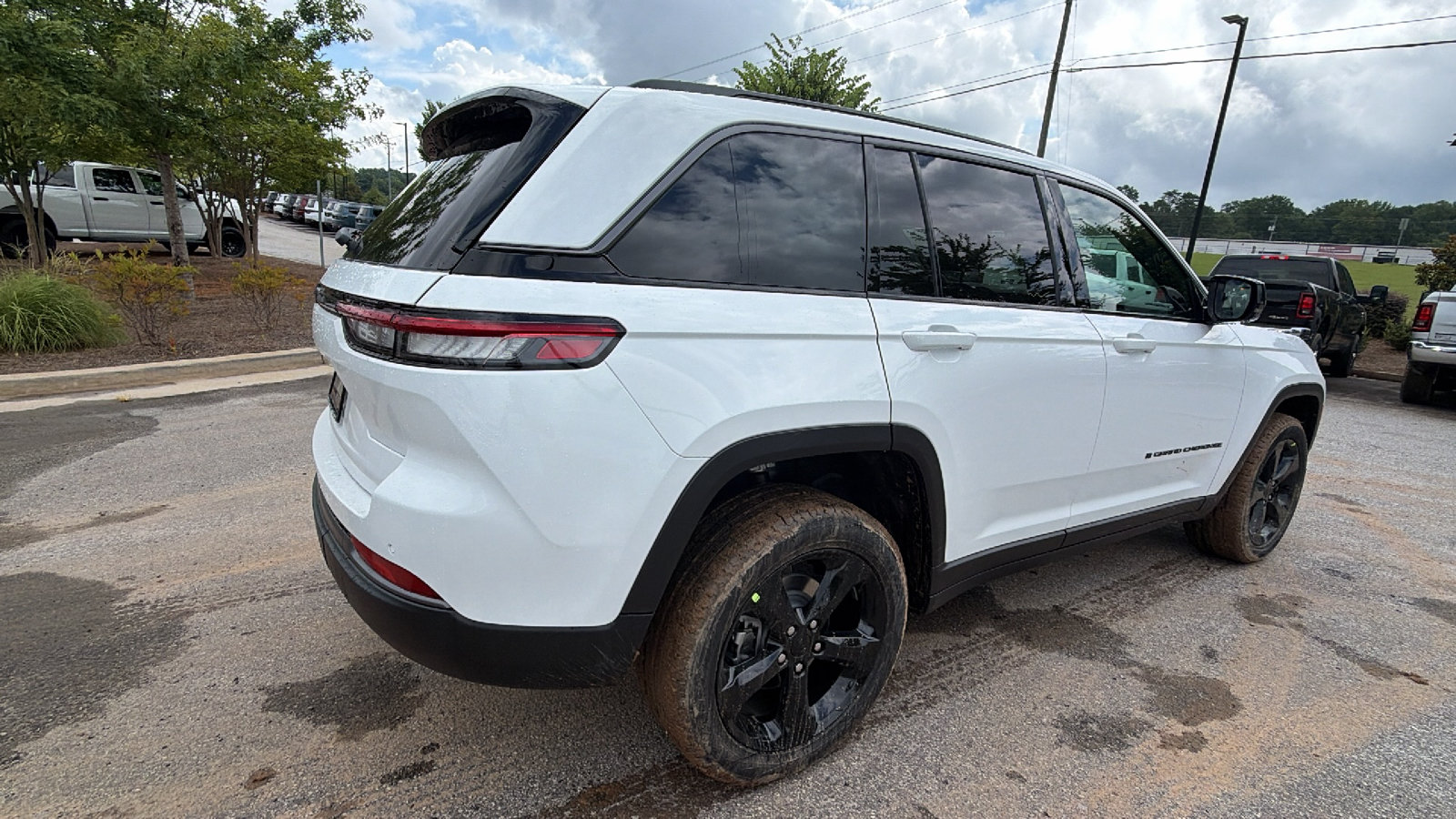 New 2026 Jeep Grand Cherokee Limited w/ Limited Altitude Package AWD/4WD image 8