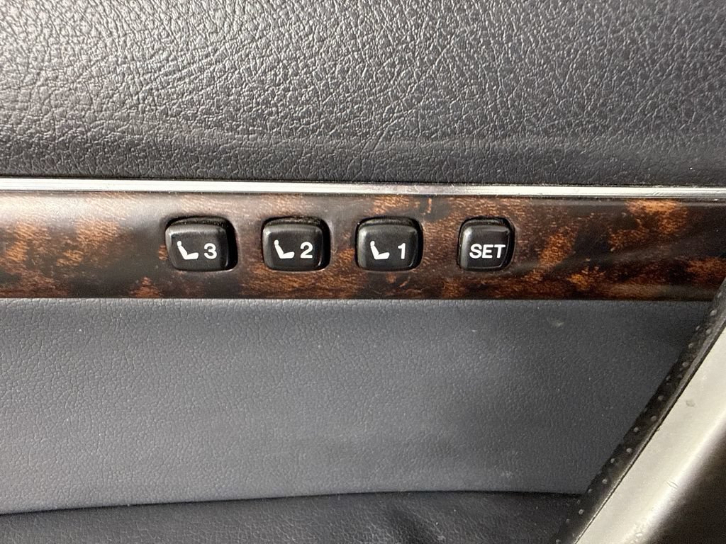 Used 2013 Toyota Land Cruiser AWD/4WD image 27