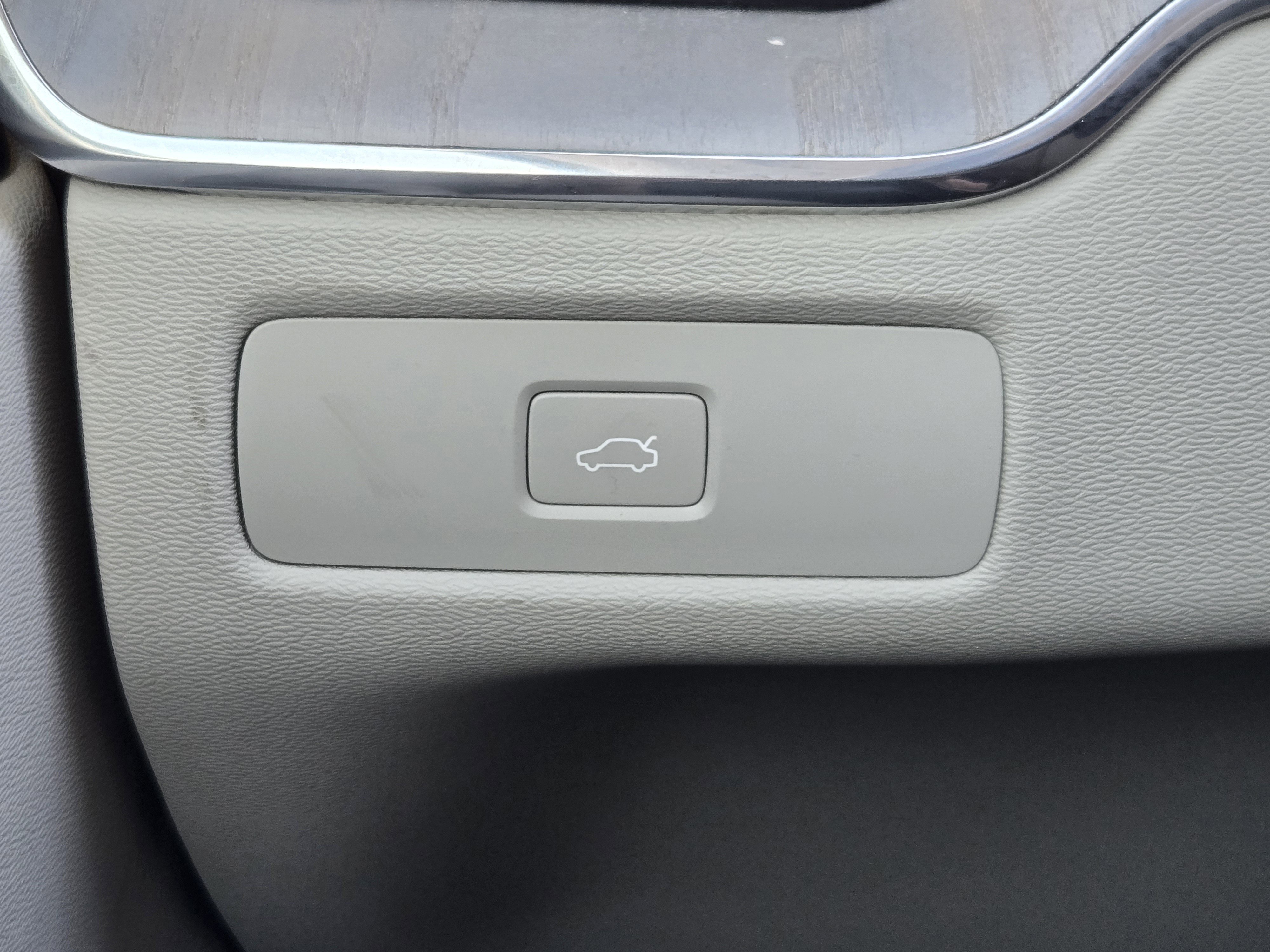 Used 2023 Volvo XC60 B5 Plus w/ Climate Package image 33