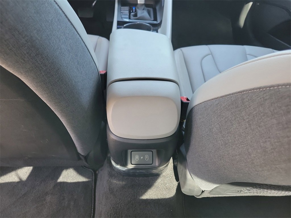 Used 2025 Hyundai Elantra Limited image 31