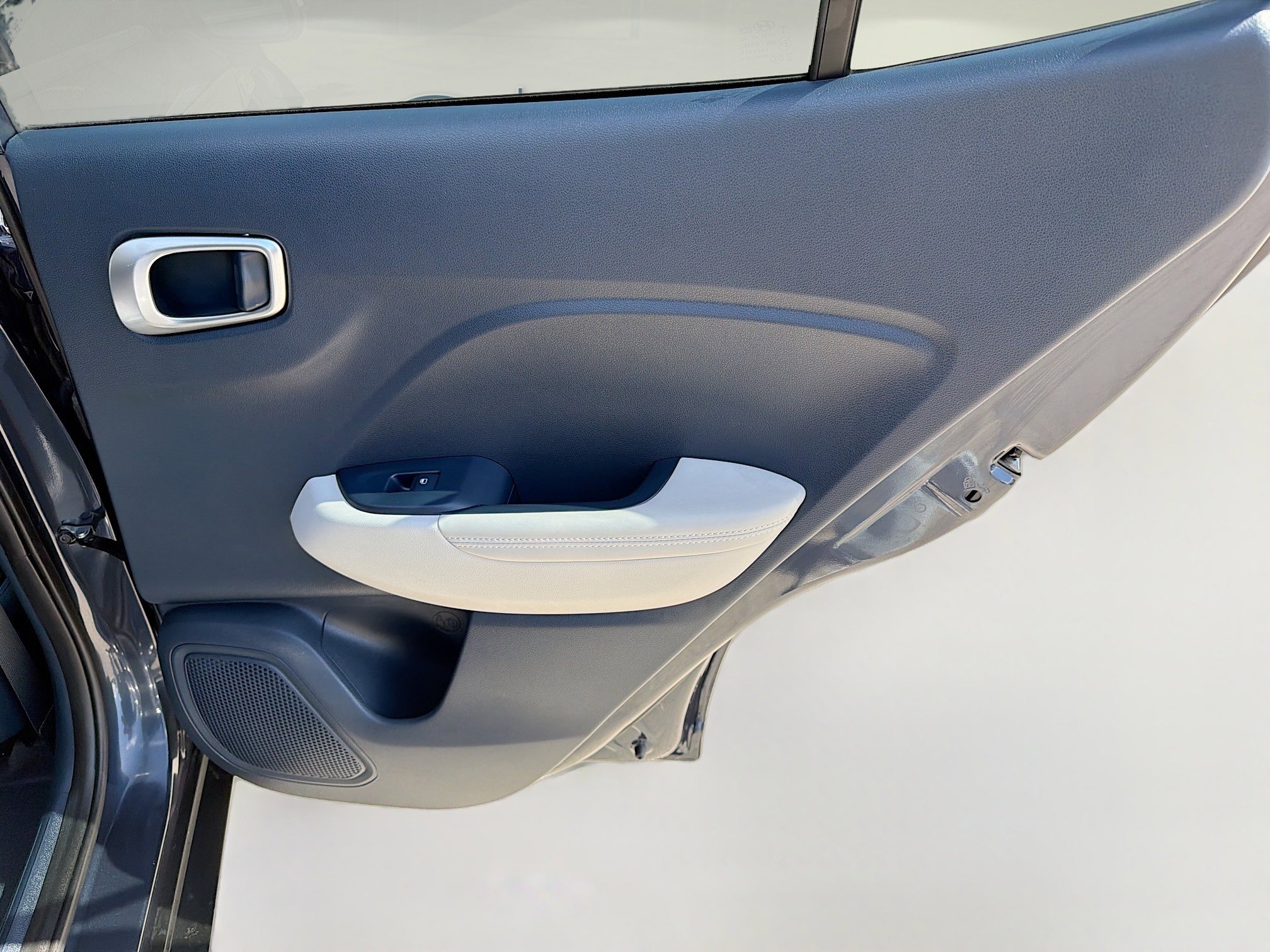 Used 2023 Hyundai Venue Limited image 28