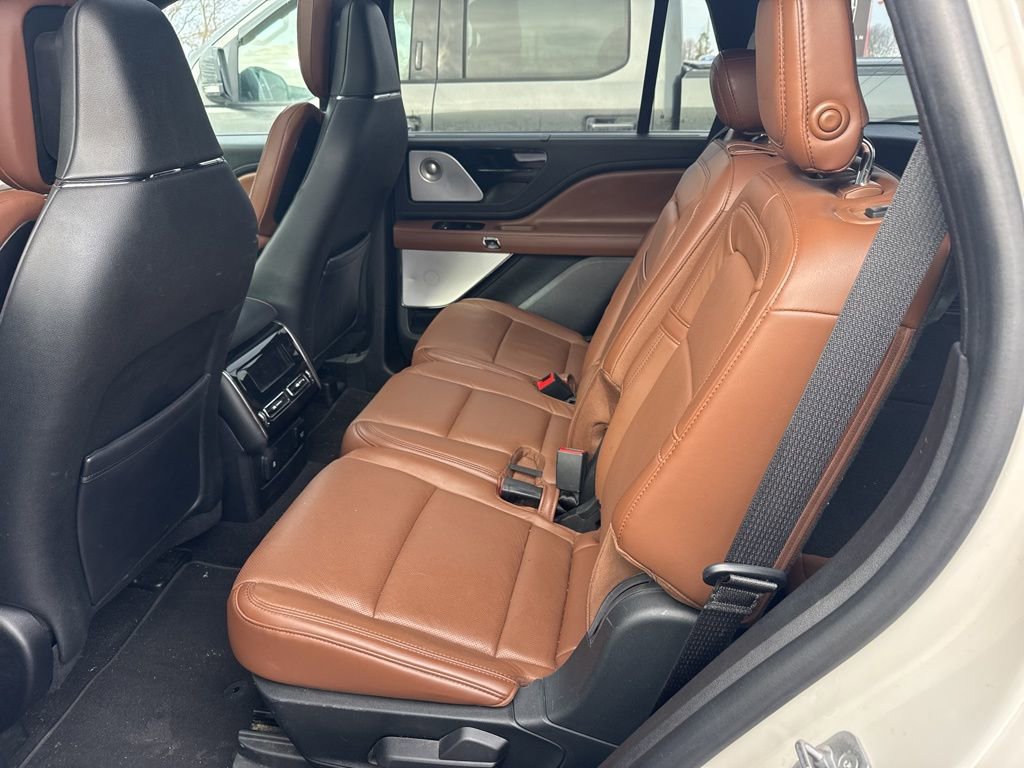 Used 2020 Lincoln Aviator Reserve w/ Equipment Group 202A image 6