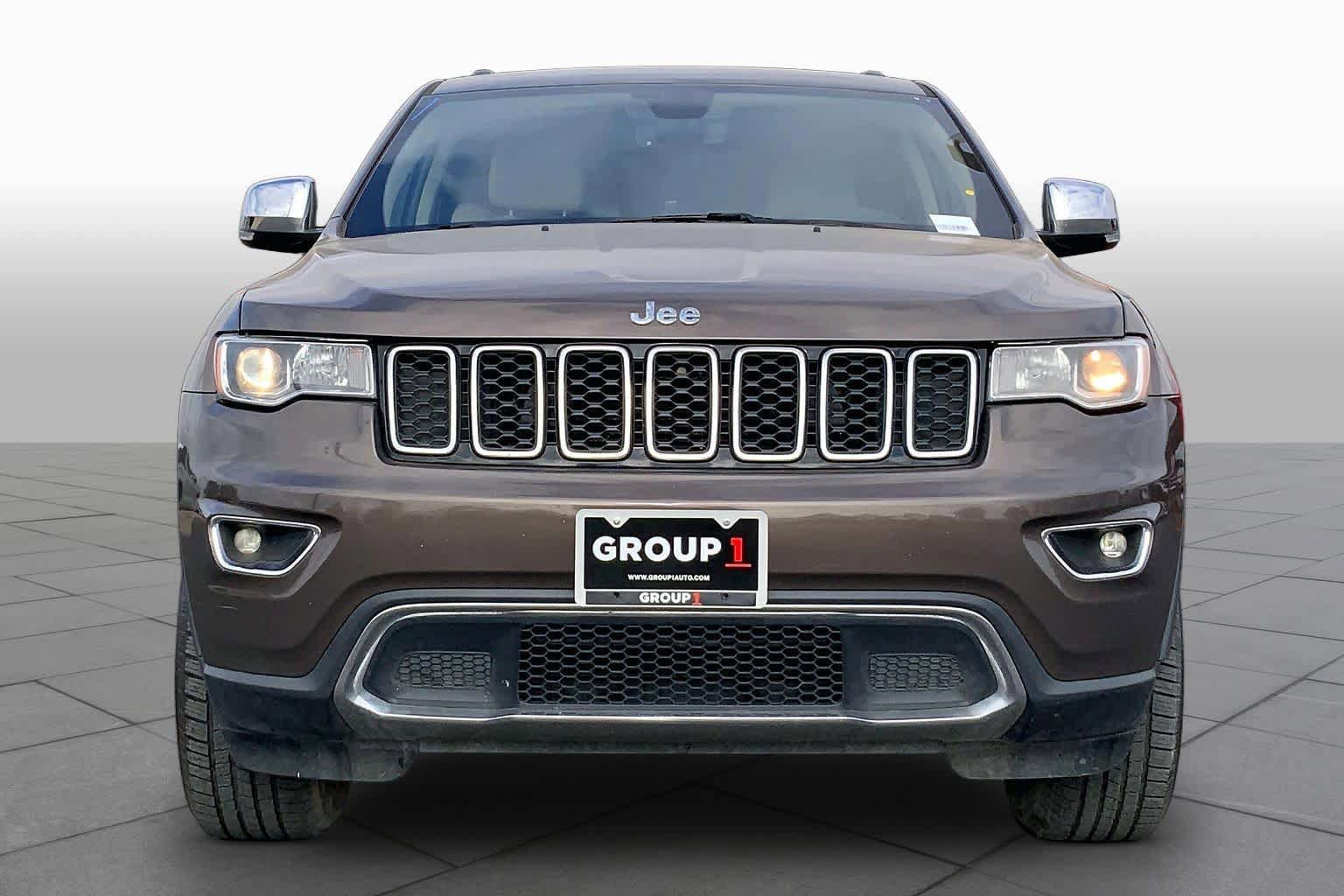 Used 2019 Jeep Grand Cherokee Limited w/ Trailer Tow Group IV AWD/4WD image 4