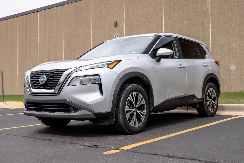 Used 2023 Nissan Rogue SV image 4