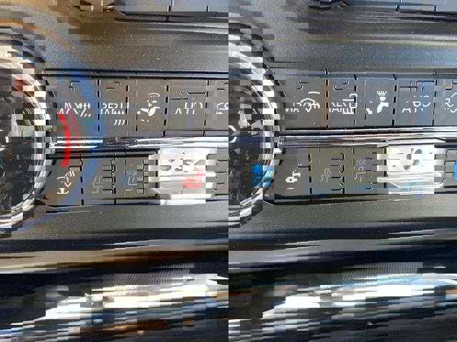 New 2026 Ford F250 Lariat w/ Black Appearance Package image 20