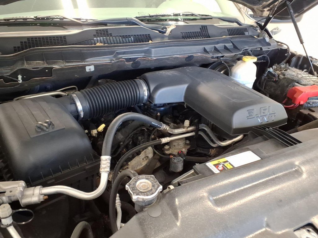 Used 2018 RAM 1500 Express AWD/4WD image 19