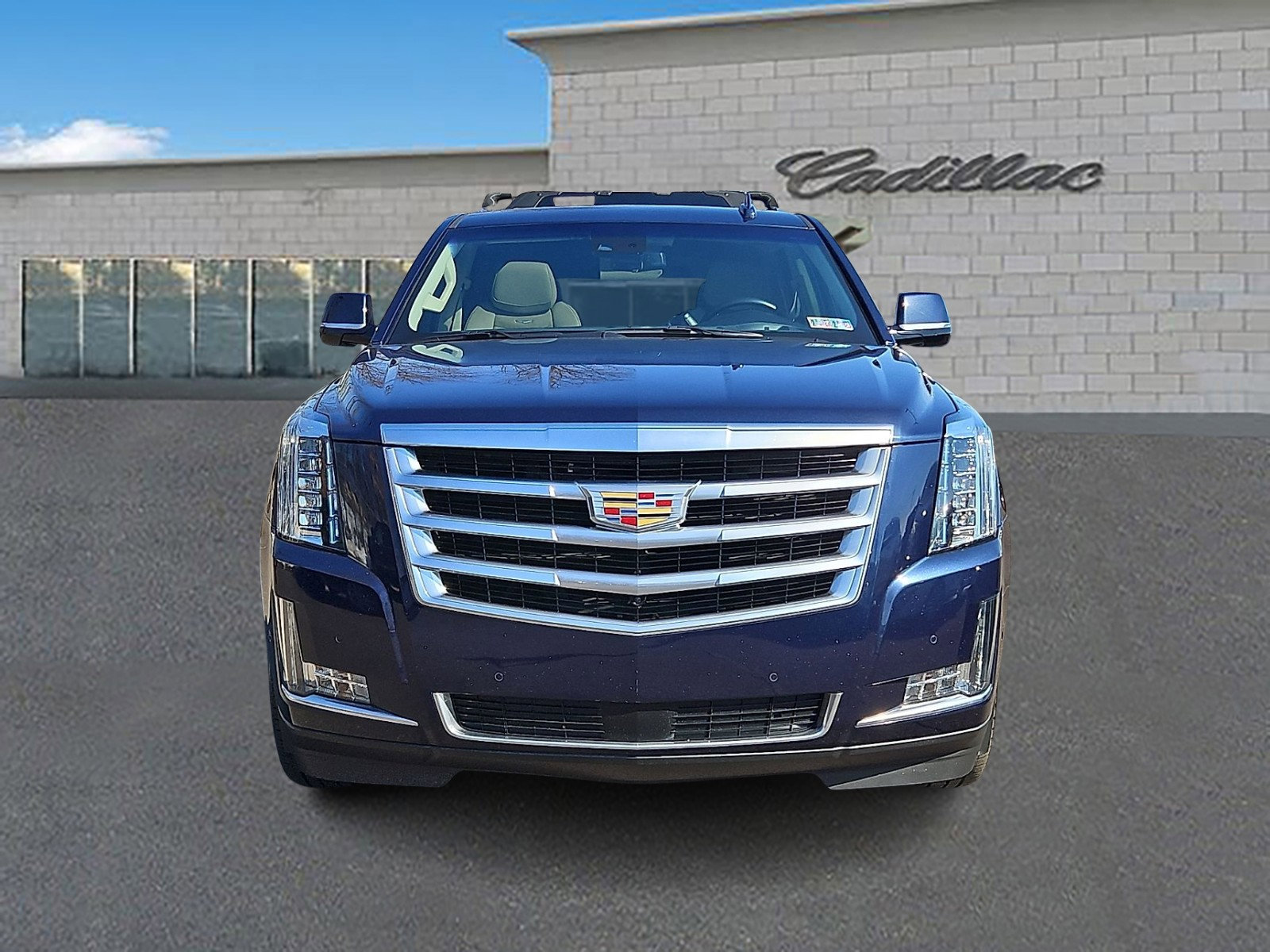 Used 2018 Cadillac Escalade Premium Luxury image 2