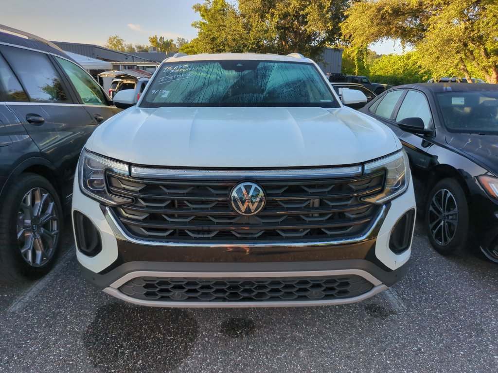 Used 2024 Volkswagen Atlas Cross Sport SE w/ Black Wheel Package FWD image 4